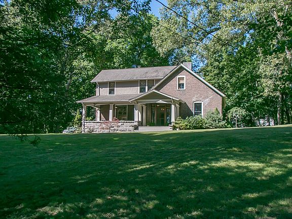 2nd image of 1028 Oakland Dr