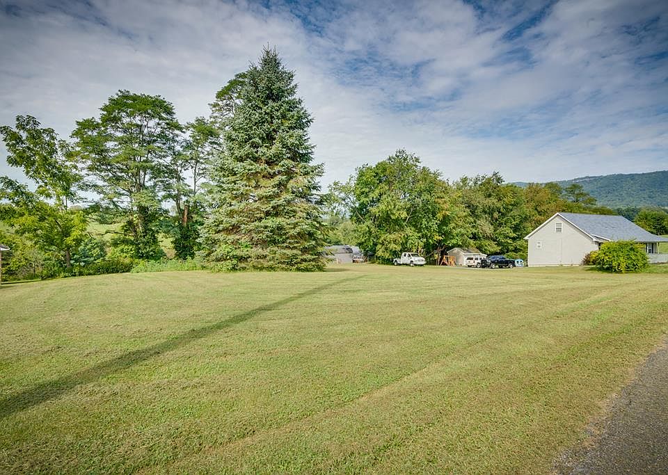 1st image of 16 Yates Estates Cir