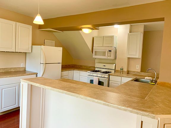 5th image of 386 Pawling St
