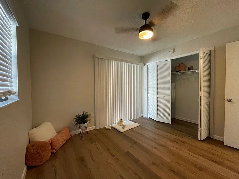117 E Myrtle St — Photo 13