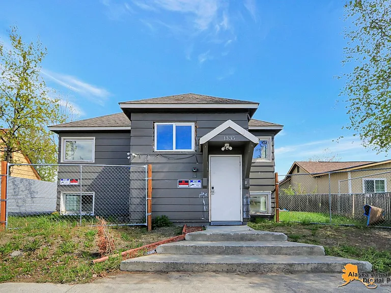 1335 Hyder St — Photo 2