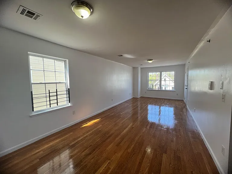 28 Kent St #3 — Photo 8