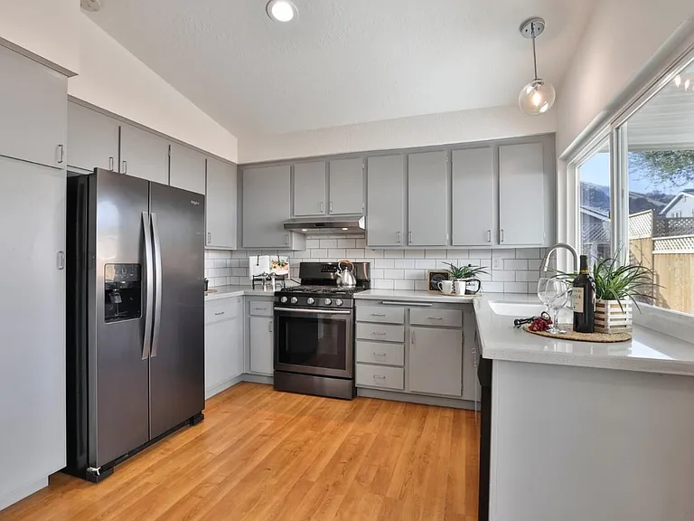 310 Curie Dr — Photo 27