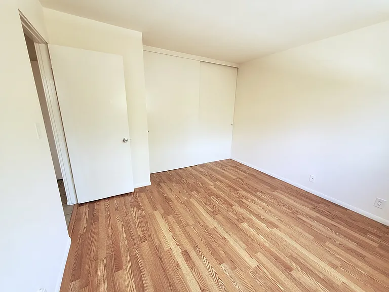 Del Prado — Photo 32