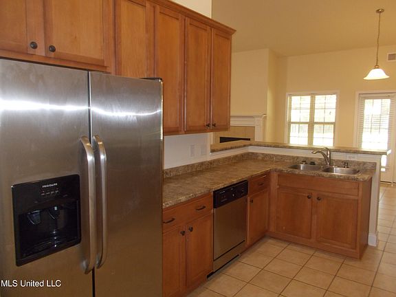4th image of 2108 S Woodridge Dr S