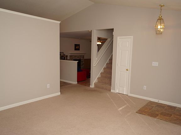 3rd image of 49 W Quail Wood Ln