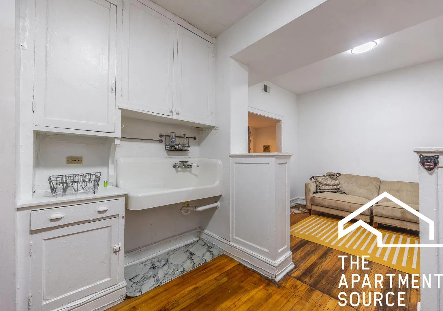 3 bed, 1000 sqft, $2,085 — Photo 3