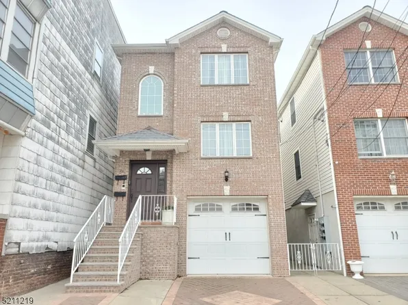 23 6Th St, Harrison Town, NJ 07029