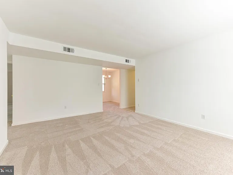 1423 N Nash St #208 — Photo 6