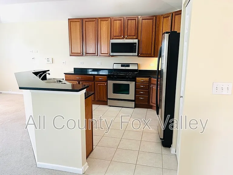 1844 Crenshaw Cir — Photo 5