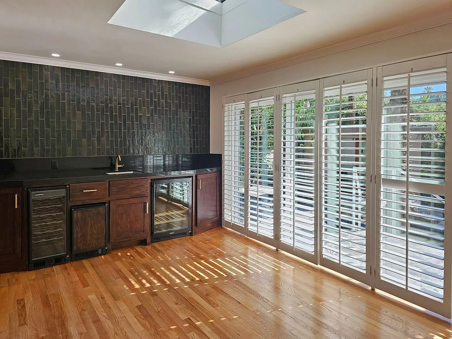 Over 2000 Square Foot Pool Home South of the Blvd. in Woodland Hills — Photo 4