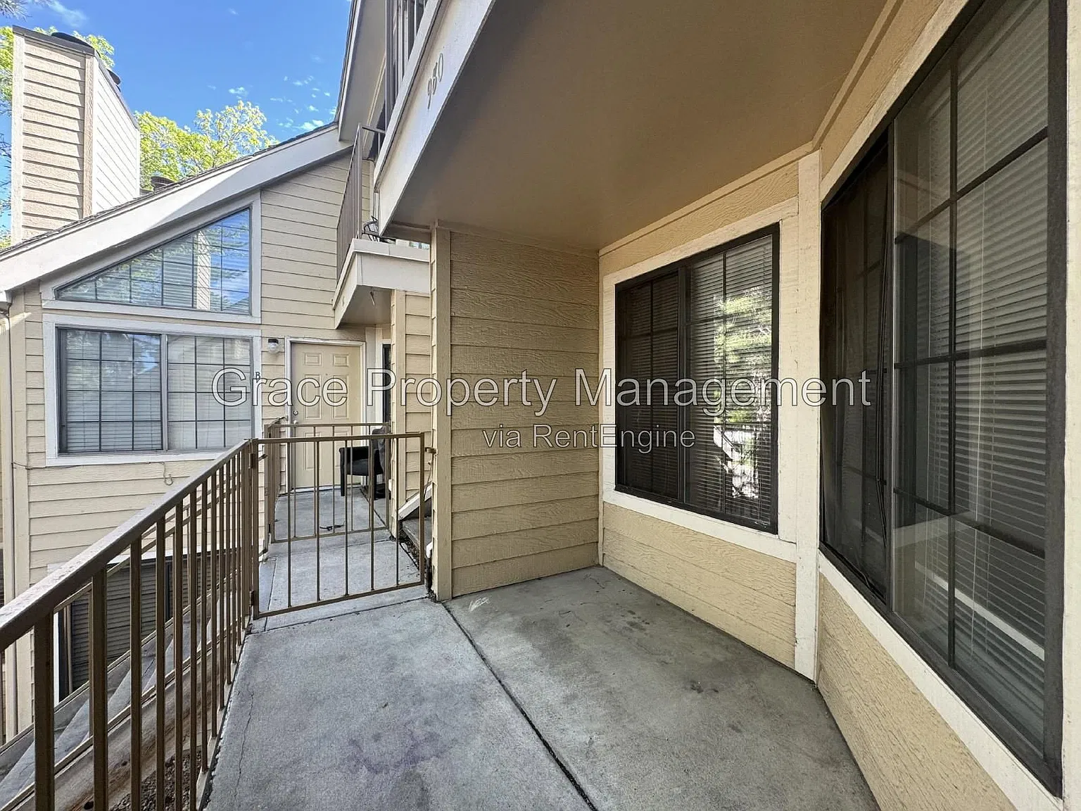 2 bed, 2.0 bath, 1028 sqft, $1,945 — Photo 3