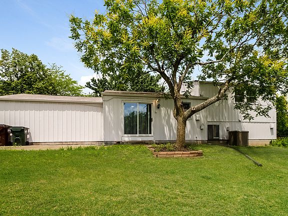 2nd image of 1417 Kingsbury Dr