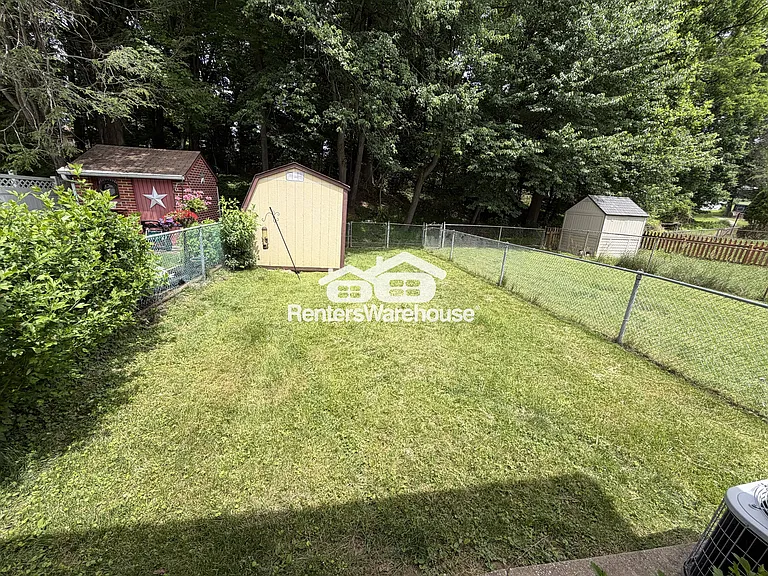 241 Cedarmere Cir — Photo 12
