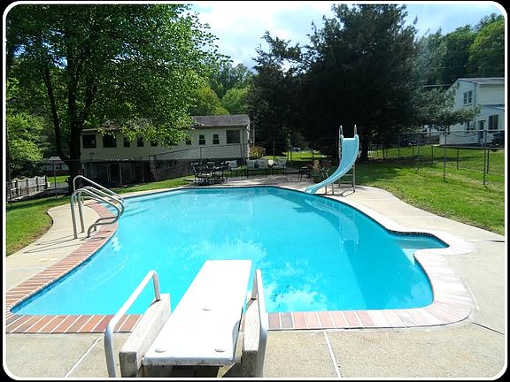 Beautiful In-ground Pool!