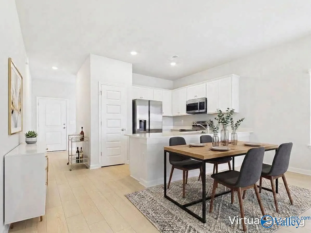 4 bed, 2.5 bath, 1891 sqft, $1,995 — Photo 2