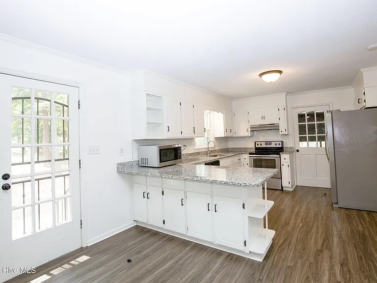 901 Glendale Dr — Photo 13