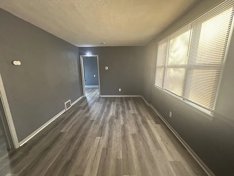 4019 Newark Ave — Photo 12