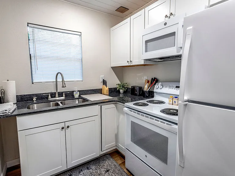 500 Burchwood Bay Rd #B — Photo 4