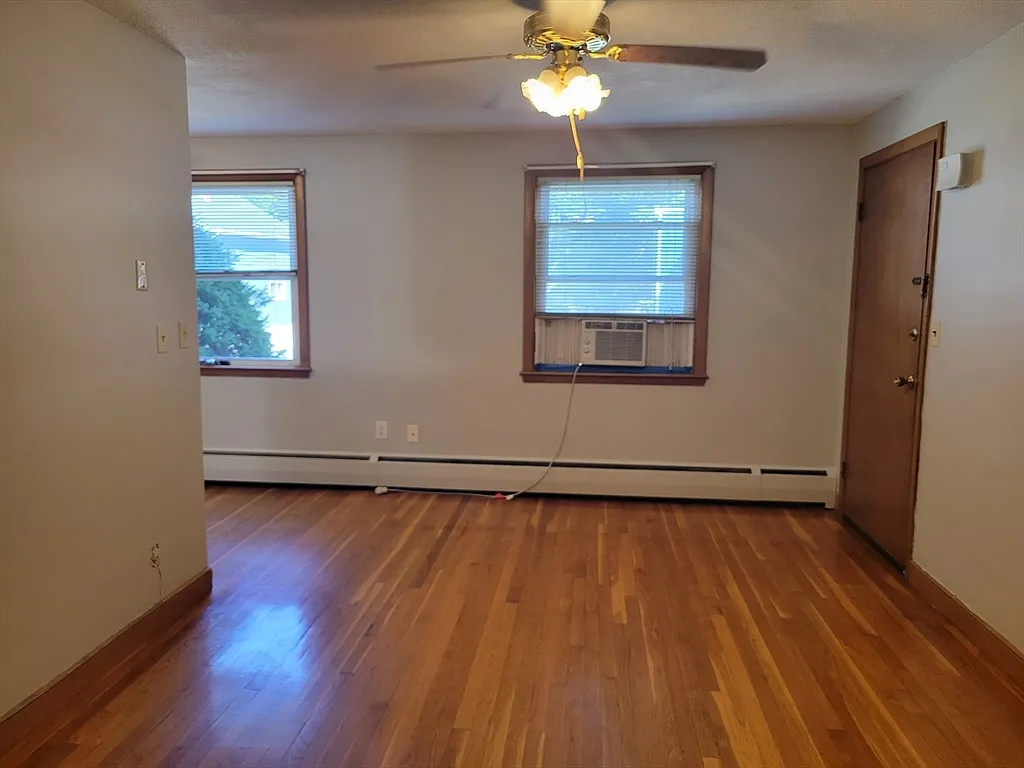 1 bed, 1.0 bath, 700 sqft, $1,950 — Photo 4