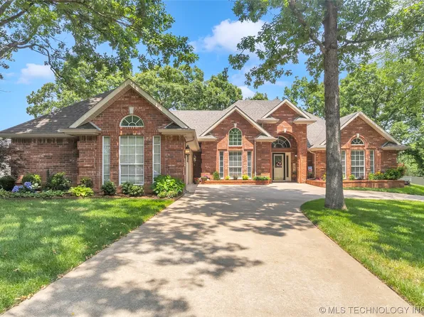 1411 Country Club Dr, Okmulgee, OK 74447