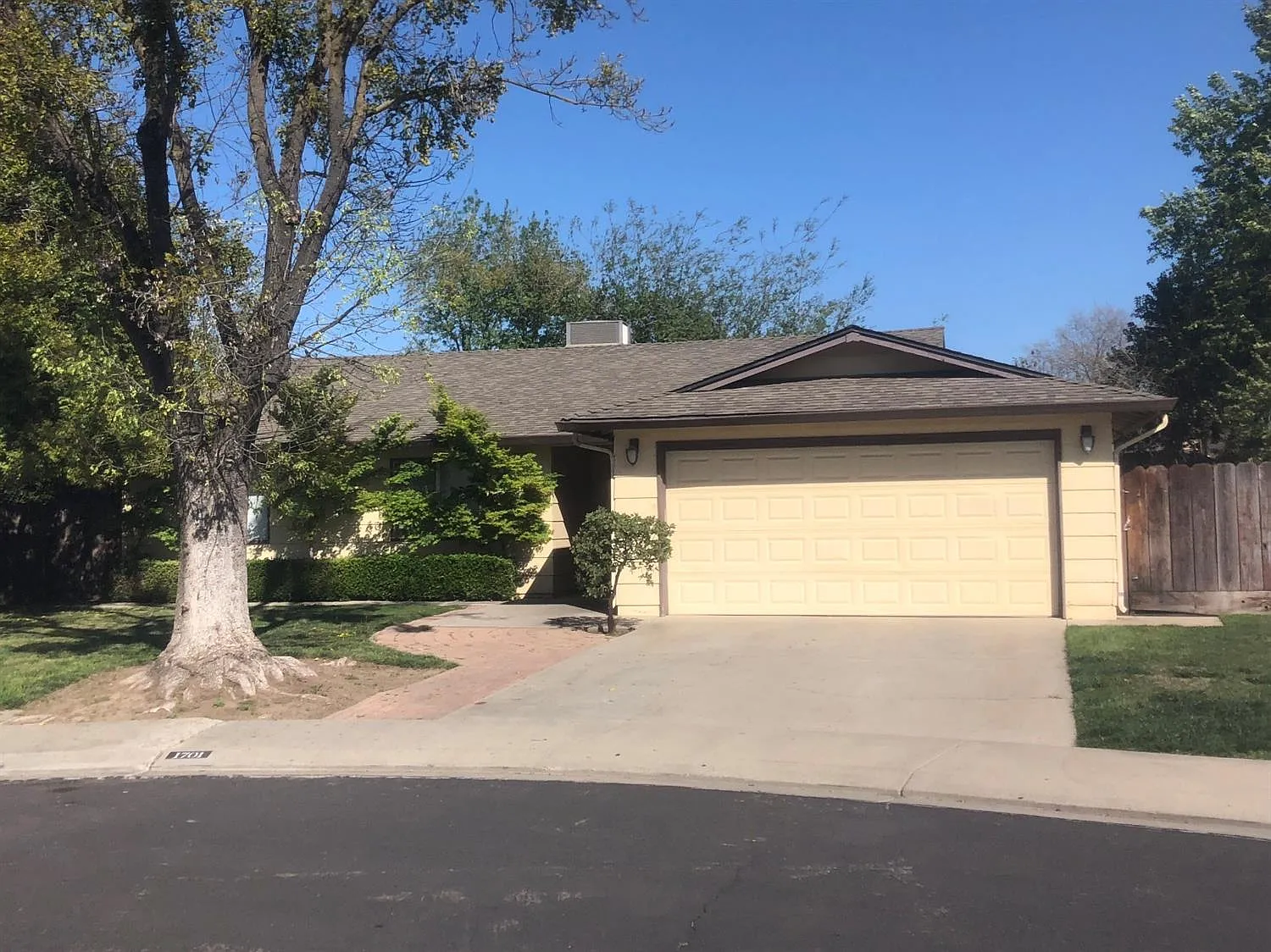 1701 Shasta Ave photo 1