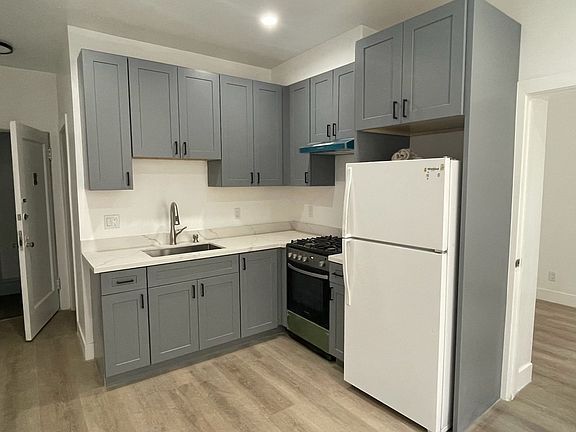 2nd image of 1011 Washington St APT 204