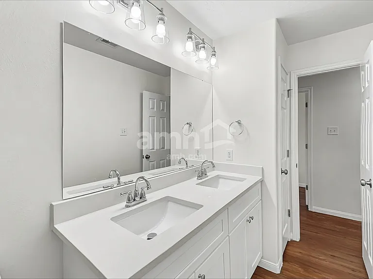 3934 Hawthorn Glen Ct — Photo 13