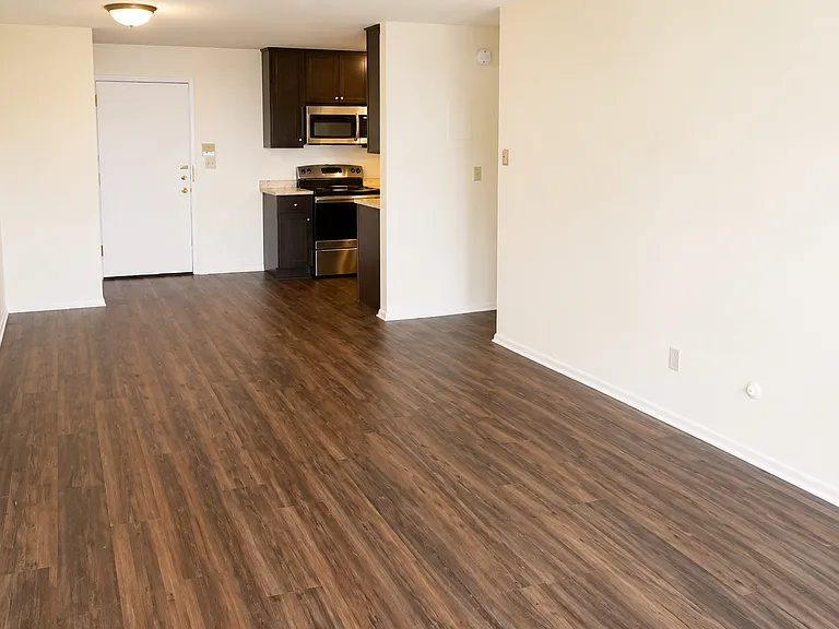 Highland Court Apartments — Photo 6
