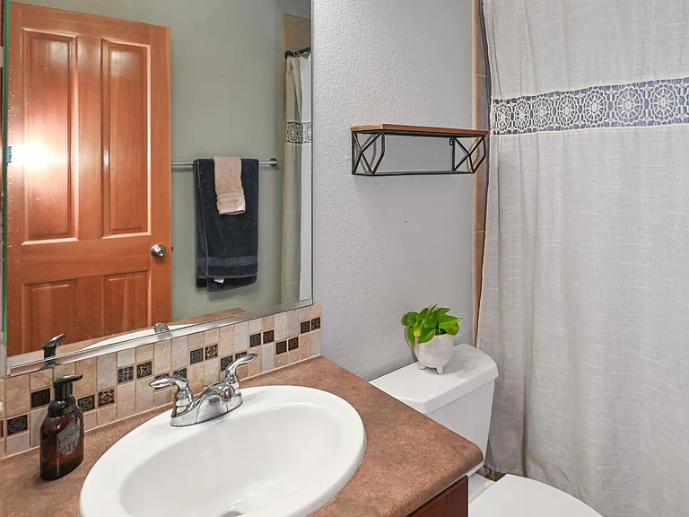 Upper guest bathroom