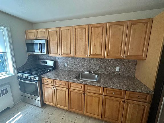 2nd image of 131 Highland Ave #C