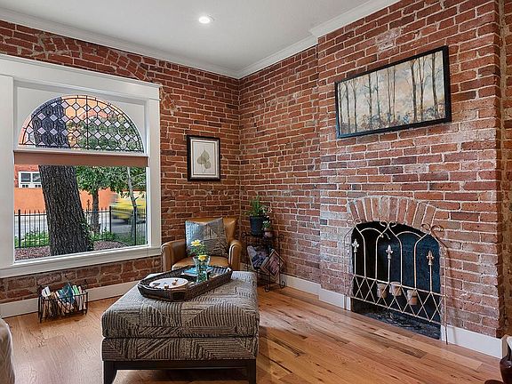 stunning living area 1st lev