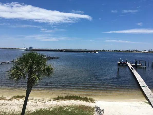 558 Shimmering Ln, Mary Esther, FL 32569