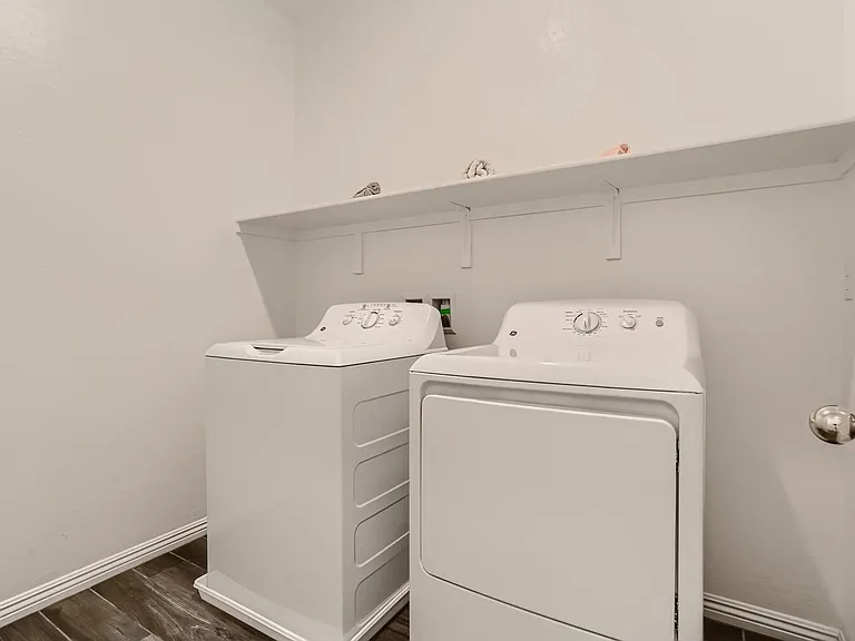 4208 Bayley Skye Ave — Photo 26