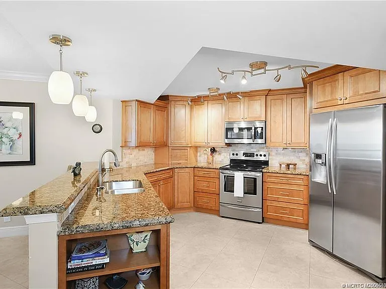 9550 S Ocean Dr #705 — Photo 5