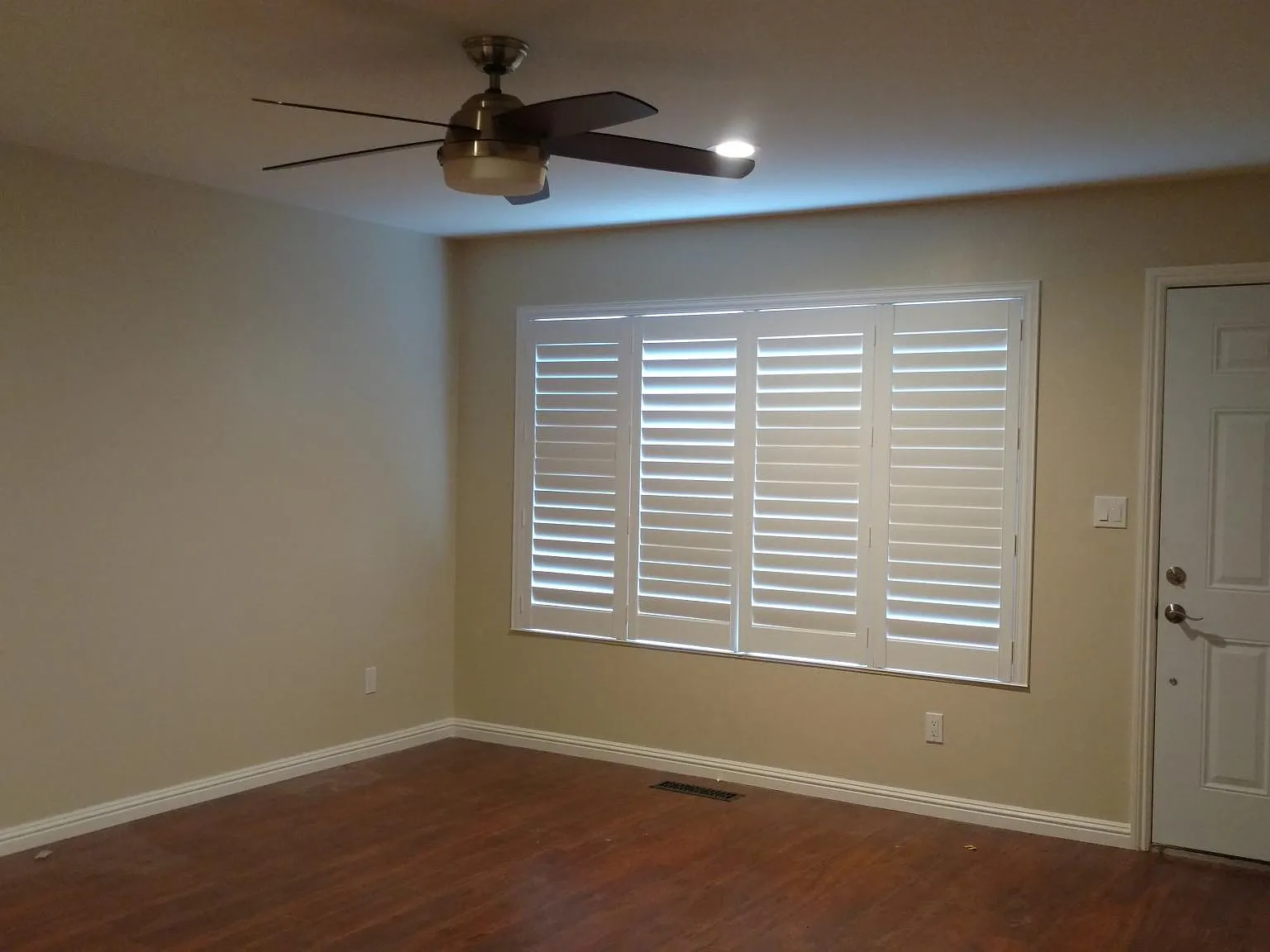 1120 Monterey Dr — Photo 2