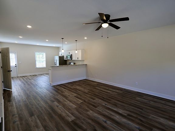 4th image of 500 Peachers Mill Rd