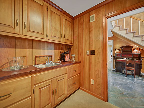 5th image of 1103 S Kentucky St