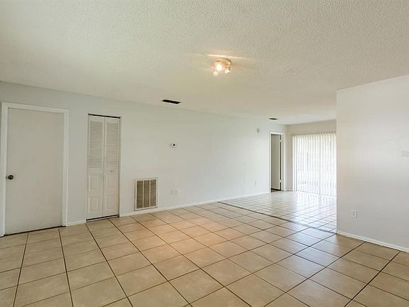 5th image of 1074 BRIDLEWOOD WAY