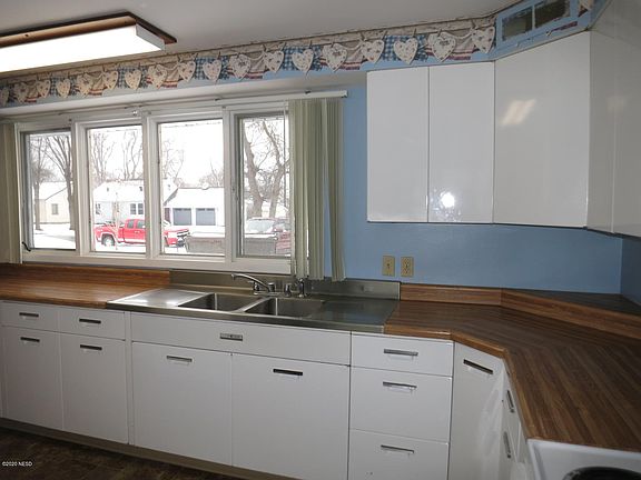 2nd image of 413 9th Ave S