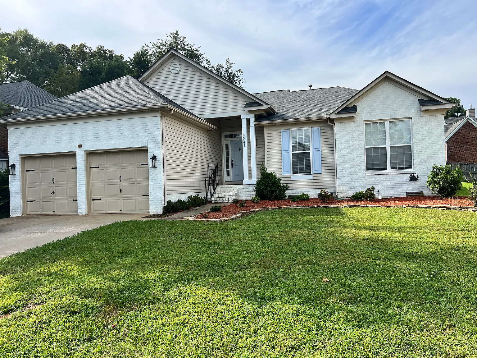 3 bed, 1900 sqft, $2,900 — Photo 1