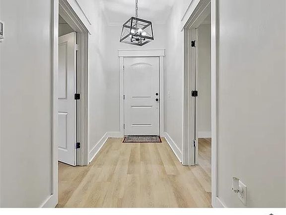 2nd image of 8 Long St
