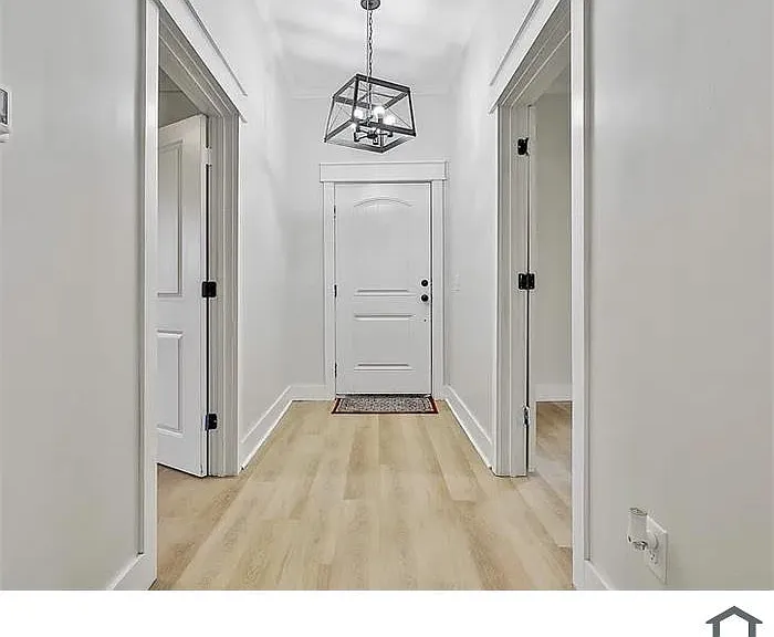 8 Long St — Photo 2