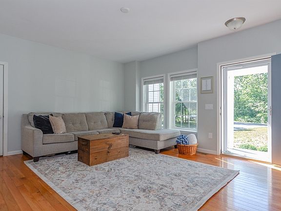 4th image of 136 Minot Ave #B