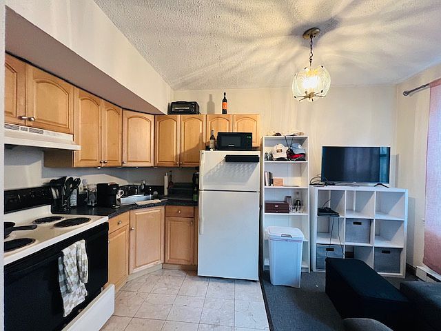 2nd image of 431 Massachusetts Ave APT 2