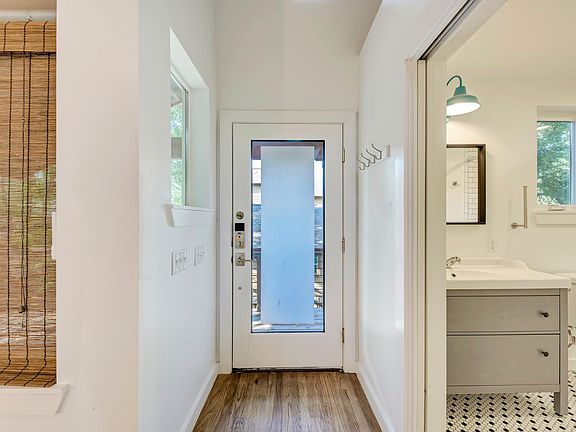 4th image of 1407 Leona St #B