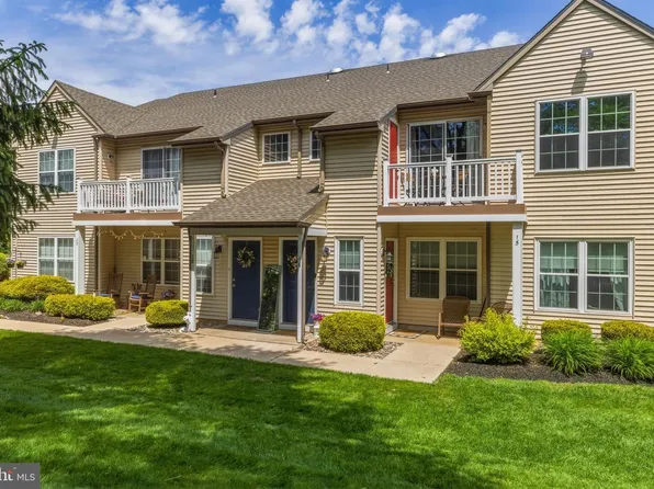 16 Crestmont Dr, Mantua, NJ 08051