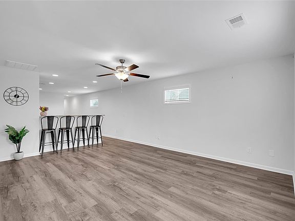 3rd image of 215 Royal Way