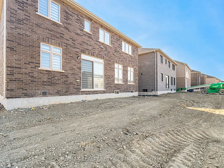7 Sandhill Cres N — Photo 38