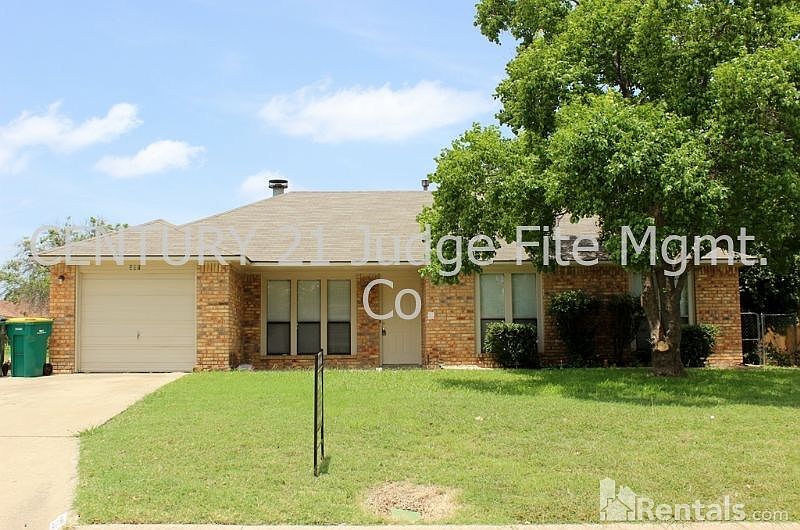 1st image of 301 Mesa Dr